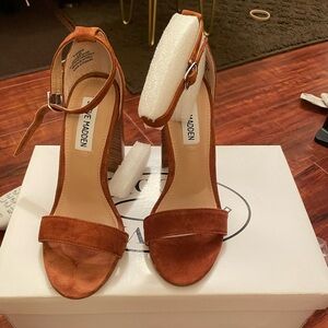 New Steve Madden Carrson Sandals in 5.5